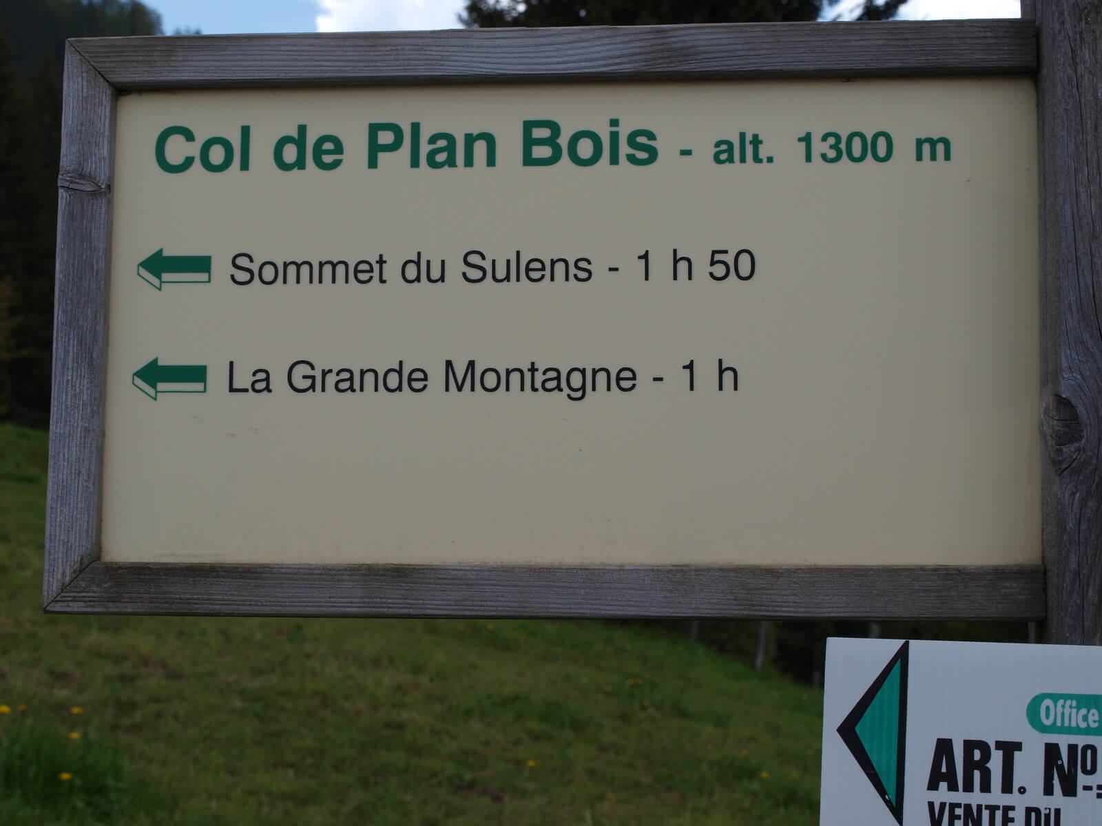 départ de randonnées pour le Sulens col de Plan Bois