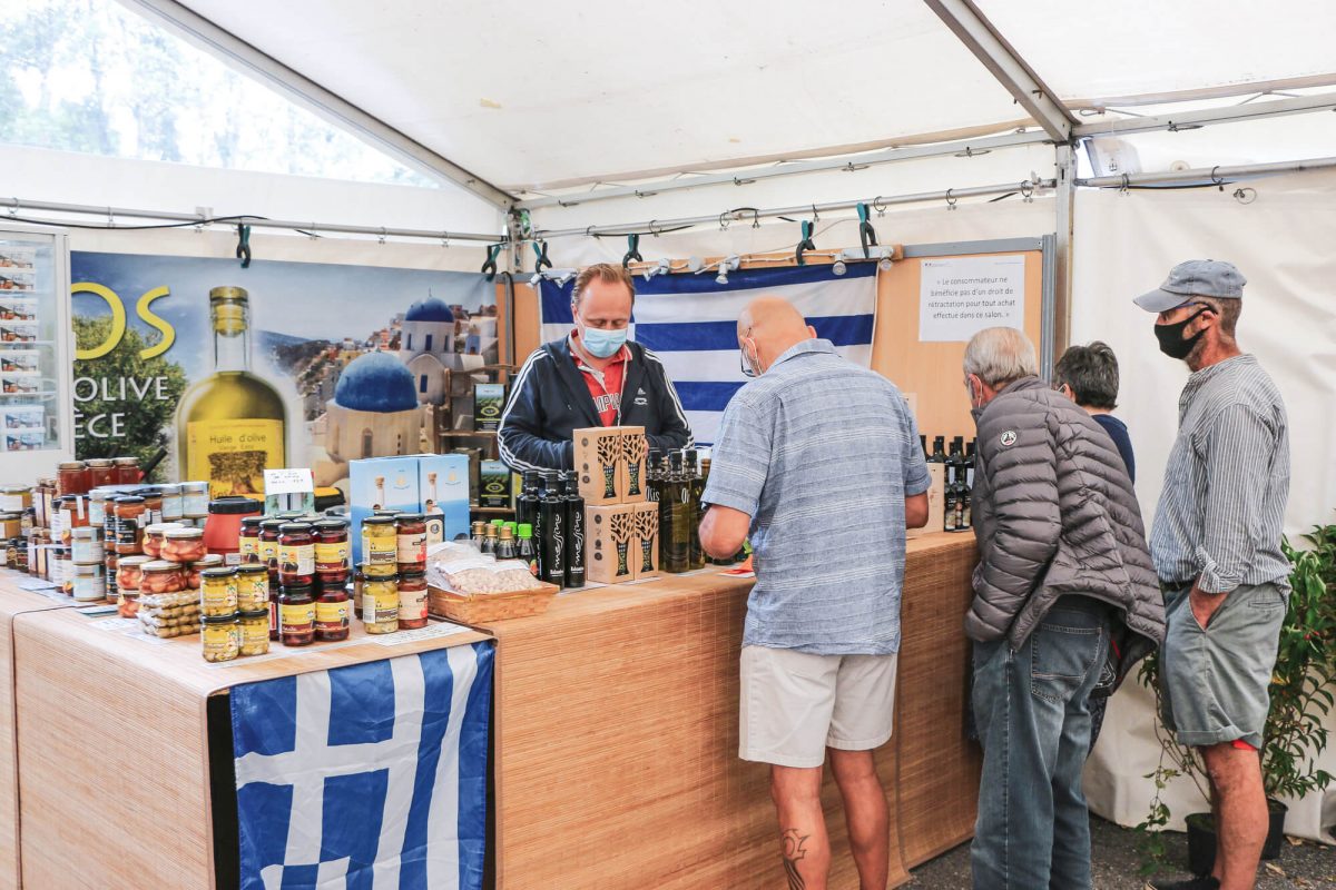 Stand de produits grecs au Palais Gourmand à Thônes