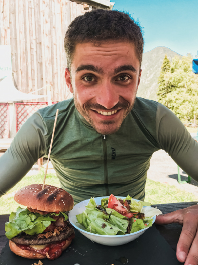 Bon repas pour reprendre des forces au Refuge de Peuty