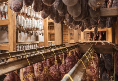 Régis Bozon, le roi de bronze du saucisson