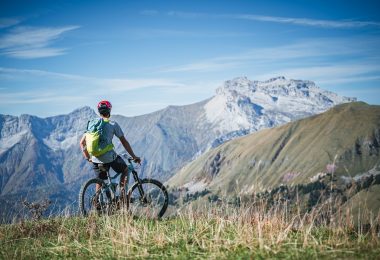 Découvrez Thônes Cœur des Vallées à vélo : trois loueurs pour toutes vos aventures