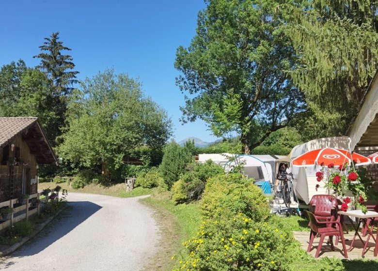Extérieur camping le Lachat