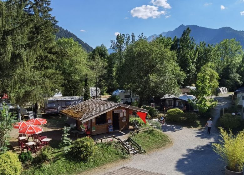 Extérieur camping le Lachat
