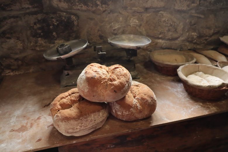 Pains cuits au four à pain de Carouge aux Villards-sur-Thônes – vente de pains