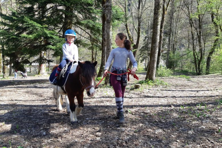 Tours de poneys à Thônes