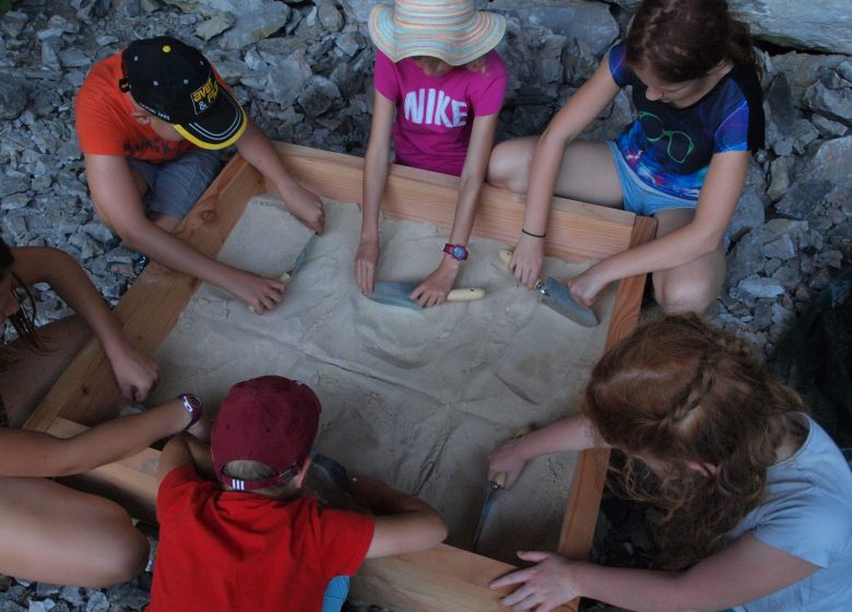 Atelier pour enfant à l’abri sous roche