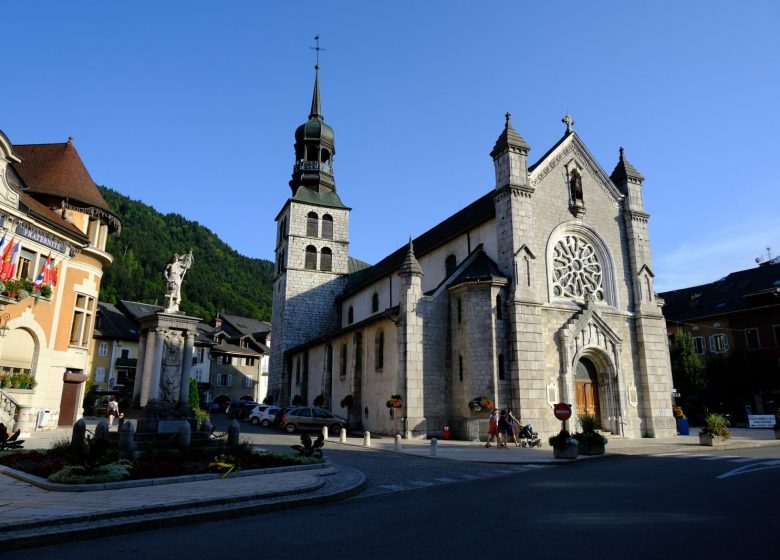 Eglise Saint-Maurice au centre-ville de Thônes